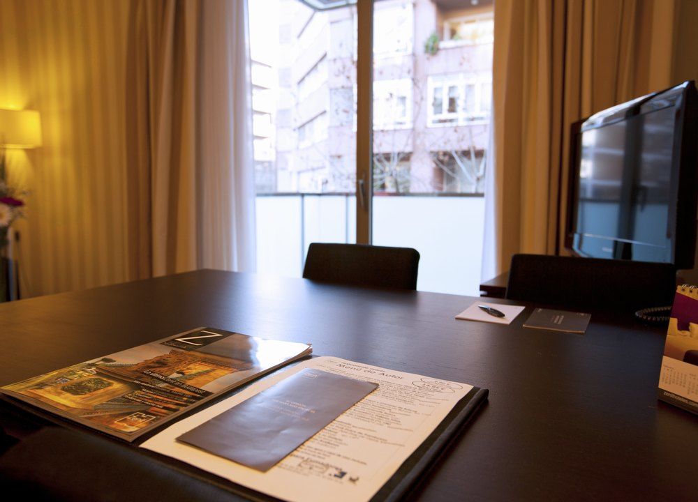 Zenit Borrell Hotel Barcelona Luaran gambar